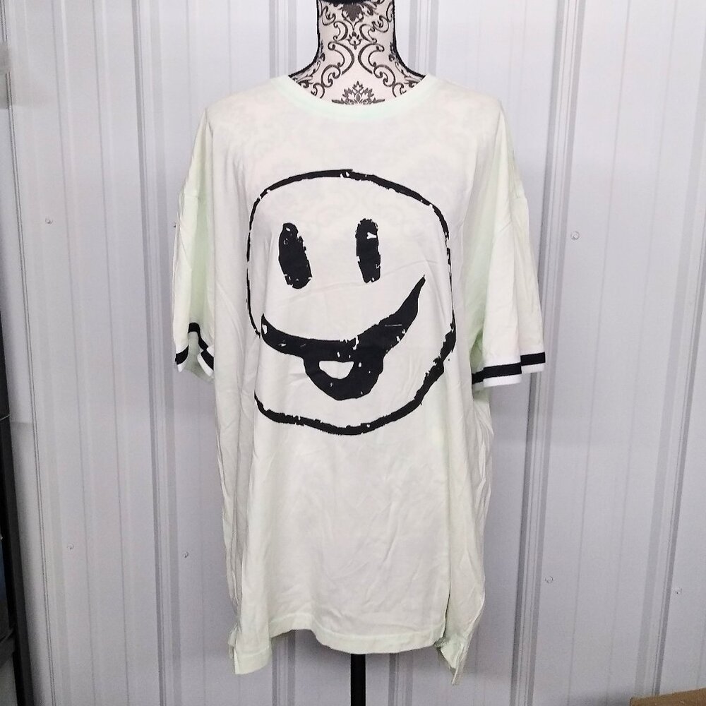 Original Use Women's XL Moonlight Jade Smiley Face T-Shirt New With Tags *1